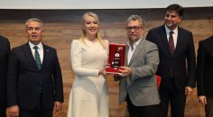 BAŞKAN ŞENİZ DOĞAN’A EGF’DEN ÖDÜL