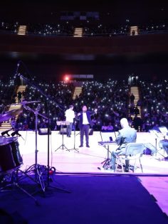 FERDİ TAYFUR ŞARKILARIYLA ANILDI