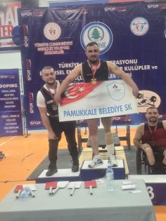 HEM ŞAMPİYONLUK HEM TÜRKİYE REKORU GETİRDİ