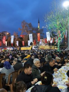 BİNLERCE KİŞİ DELİKLİÇINAR MEYDANI’NDA BİR ARAYA GELDİ