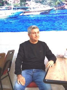 YOL KENARINDA YÜRÜRKEN ARAÇ ÇARPTI