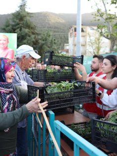 BAŞKARCI’DA BİNLERCE FİDE ÜRETİCİYE DAĞITILDI