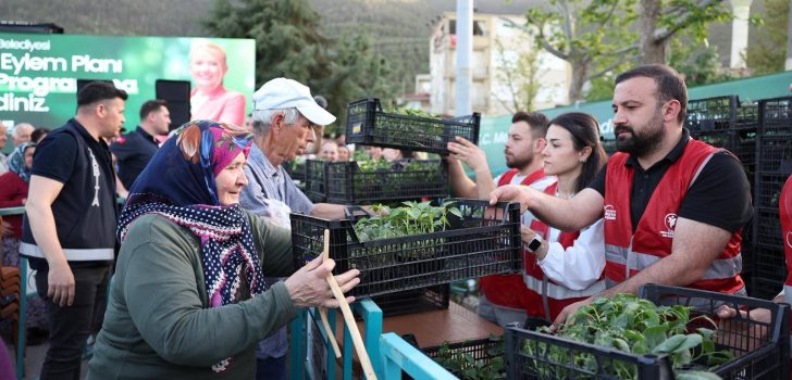 BAŞKARCI’DA BİNLERCE FİDE ÜRETİCİYE DAĞITILDI