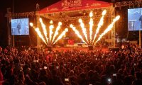 BİNLERCE DENİZLİLİ CUMHURİYET İÇİN YÜRÜDÜ