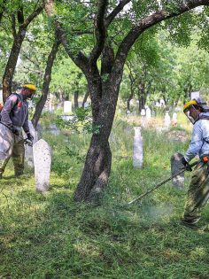 DENİZLİ’DE MEZARLIKLAR KURBAN BAYRAMI’NA HAZIR