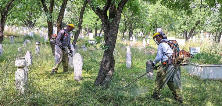 DENİZLİ’DE MEZARLIKLAR KURBAN BAYRAMI’NA HAZIR