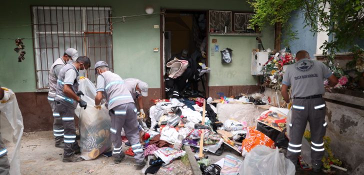 ÇÖP EVLERE ANINDA MÜDAHALE: 43 KAMYON ATIK ÇIKARILDI