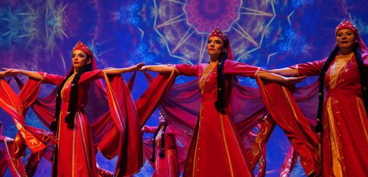 HALK DANSLARININ HASADI SAHNEDE TOPLANDI